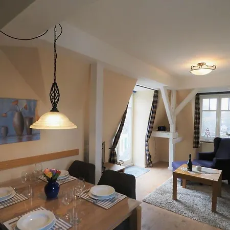 Apartment In Modern Retreat *